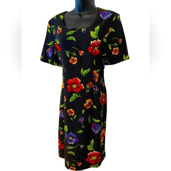 Sag Harbor Dresses & Skirts - Sag Harbor Vintage black floral print short sleeve dress size 8 EUC